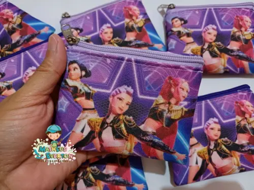 35 Porta Moedas Guerreiras do K-pop Tamanho: 10x12cm