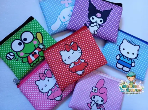 35 Porta Moedas Hello Kitty Tamanho: 10x12cm