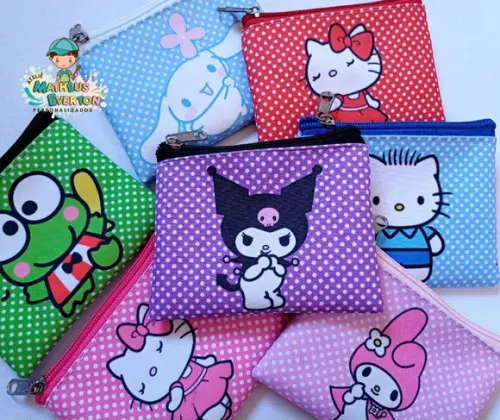 35 Porta Moedas Hello Kitty Tamanho: 10x12cm