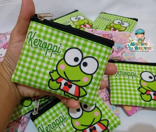 35 Porta Moedas Hello Kitty Tamanho: 10x12cm