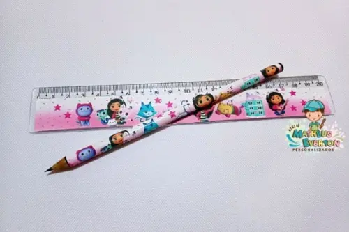 25 Kits Lápis e Régua Personalizado a Casa Mágica da Gabi