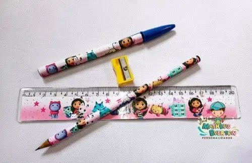 25 Kits Lápis, Caneta,regua e Apontado a Casa Mágica da Gabi