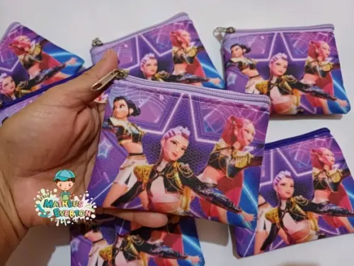 35 Porta Moedas Guerreiras do K-pop Tamanho: 10x12cm