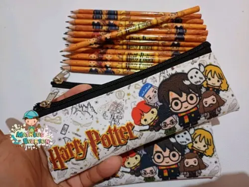 25 Lápis + 25 Estojos Slim Harry Potter Tam: 19x7