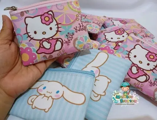 25 Porta Moedas Hello Kitty Tamanho: 10x12cm