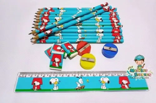 30 Kits Lápis, Borracha, Régua e Apontador Snoopy