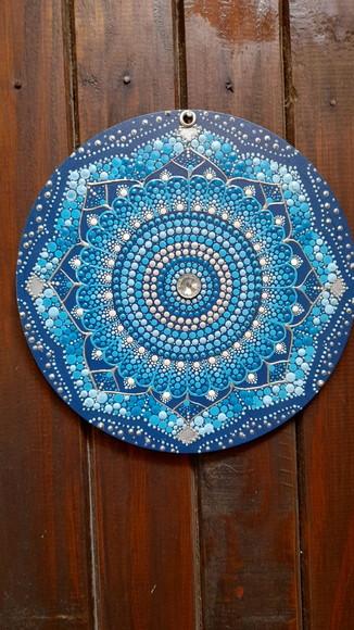 Mandala Energia Espiritual 20 cm - com fundo azul