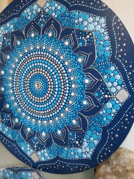 Mandala Energia Espiritual 30 cm - com fundo azul