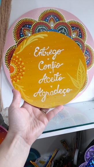 Placa Decorativa entrego, Confio, Aceito, Agradeço 20cm
