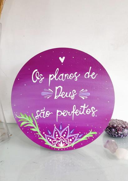 Placa Decorativa os Planos de Deus São Perfeitos 20cm