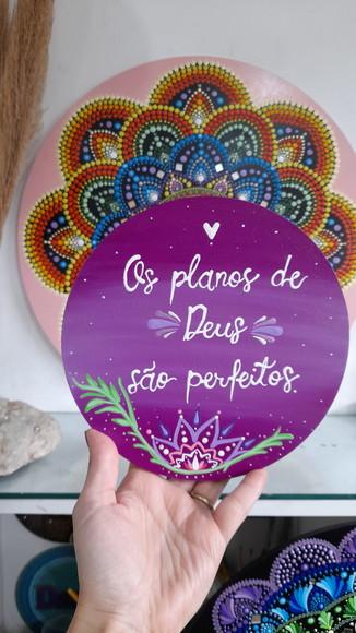 Placa Decorativa os Planos de Deus São Perfeitos 20cm