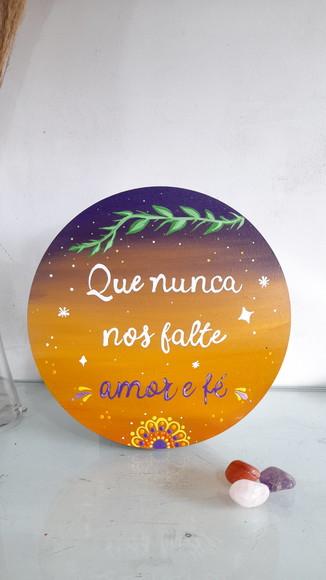 Placa Decorativa que Nunca nos Falte Amor e Fé 20cm