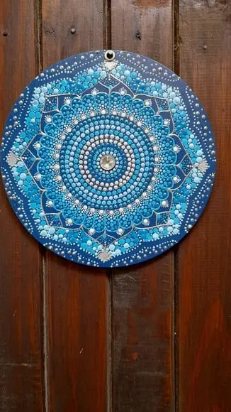 Mandala Energia Espiritual 20 cm - com fundo azul
