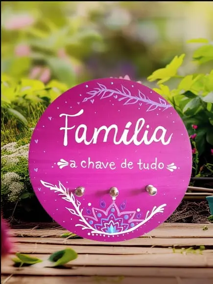 Placa com Porta-chaves "familia a Chave de Tudo" 20cm
