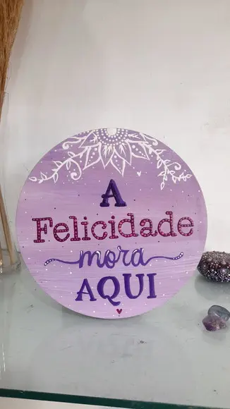 Placa Decorativa a Felicidade Mora Aqui 20cm