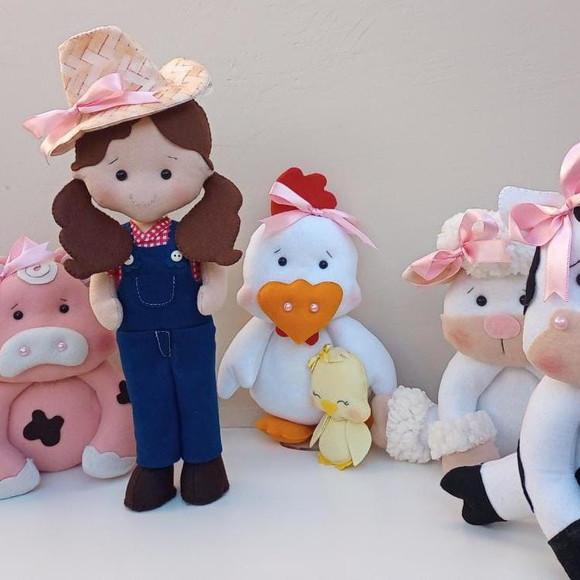 Boneca Fazendeira em Feltro