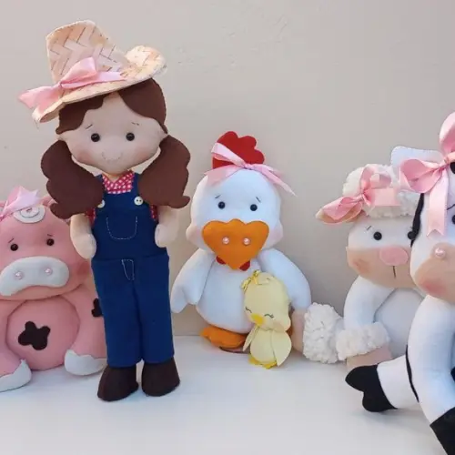 Boneca Fazendeira em Feltro