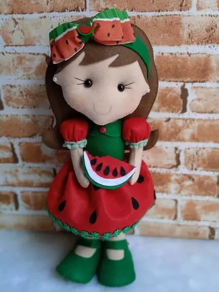 Boneca em Feltro Melancia