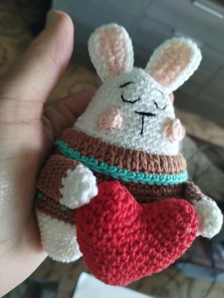 Amigurumi Coelho com Coração (crochê)