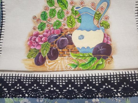 Pano de prato Jarra, uvas , ameixas (pintado a mão)