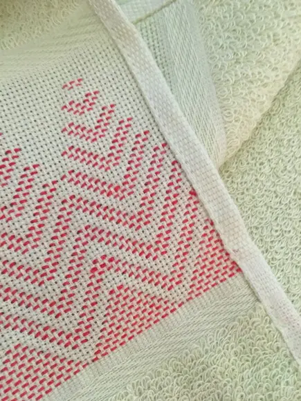 TOALHA DE MÃO BORDADO EM VAGONITE