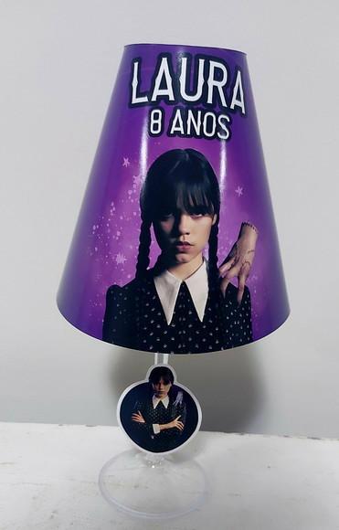 Centro de Mesa Abajur Wandinha com Led