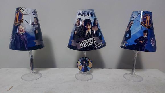 Centro de Mesa Abajur Wandinha com Led