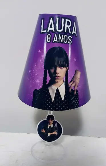 Centro de Mesa Abajur Wandinha com Led