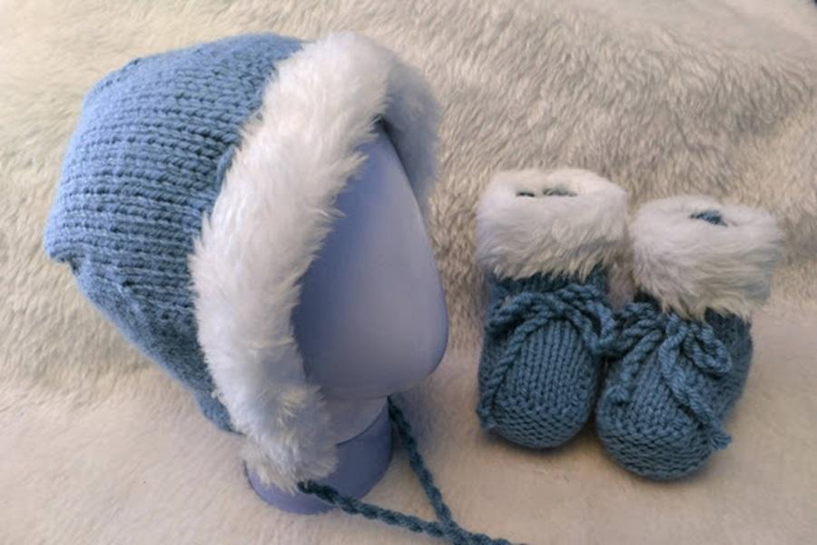 Conjunto Gorro e Sapatinho em Tricô azul com pelucia  para Bebê