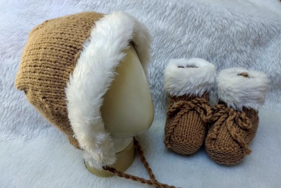 Conjunto Gorro e Sapatinho em Tricô com pelucia  para Bebê