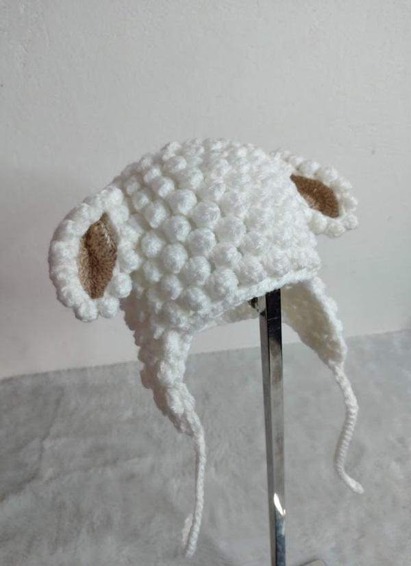 Gorro Infantil de tricô com orelhinhas - Carneirinho