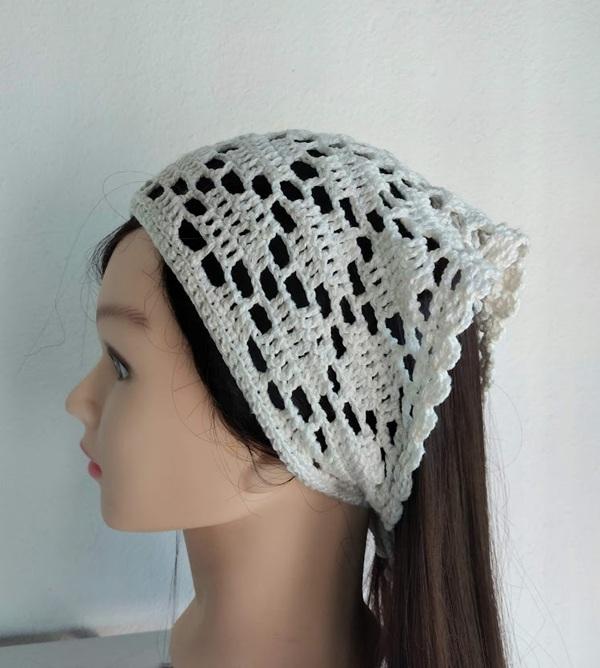Bandana em  Crochê   branca- lenço para cabelos