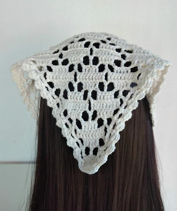 Bandana em  Crochê   branca- lenço para cabelos
