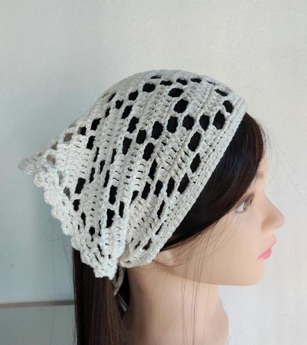 Bandana em  Crochê   branca- lenço para cabelos