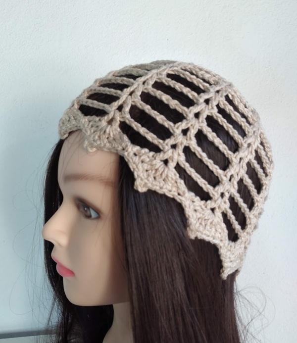 Gorro headpiece em crochê artesanal bege