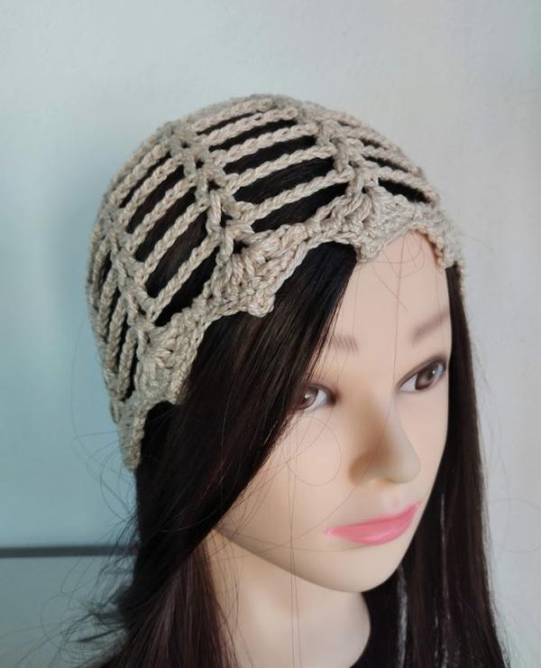 Gorro headpiece em crochê artesanal bege