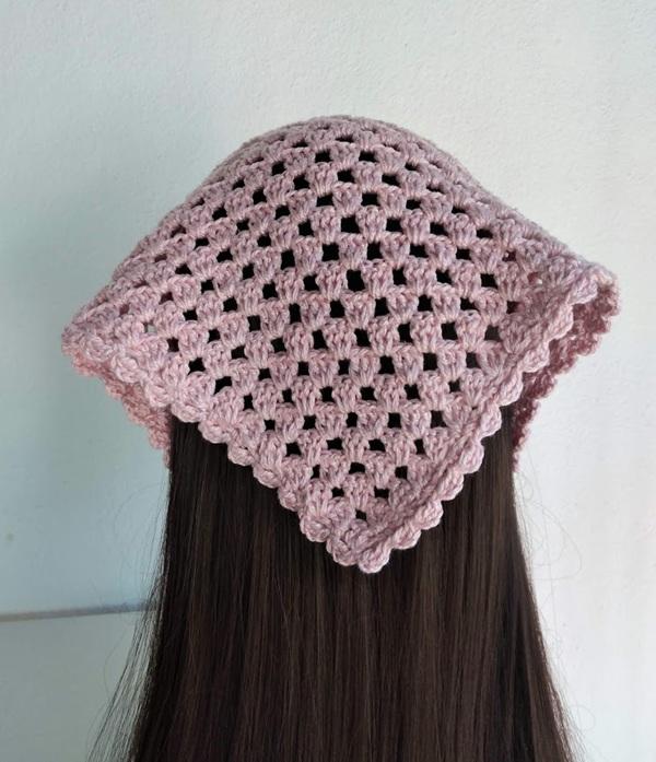 Bandana em  Crochê  rosa - lenço para cabelos