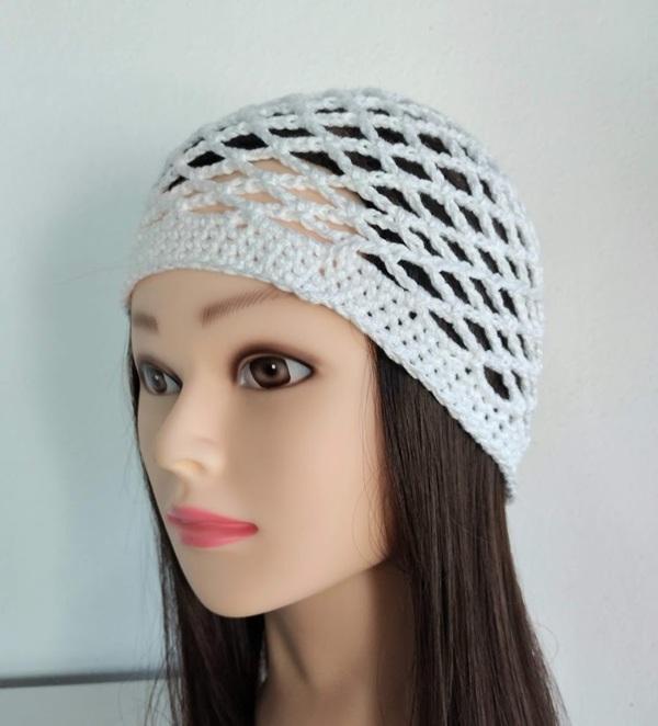 Gorro headpiece em crochê artesanal branco