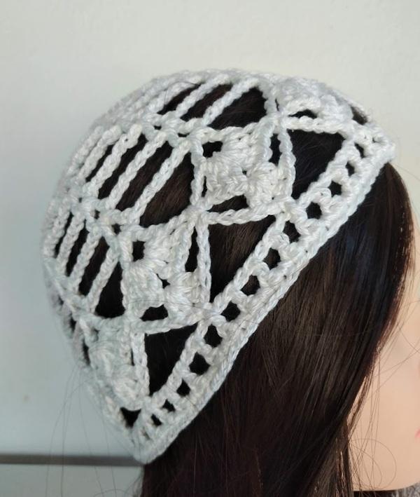 Gorro headpiece em crochê artesanal branco