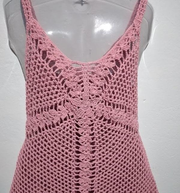 Saída de praia  vestido em crochê   - rosa
