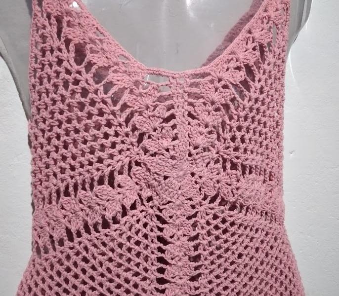 Saída de praia  vestido em crochê   - rosa