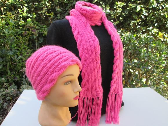 Cachecol e Gorro em Trico  na cor Pink- feito à mão