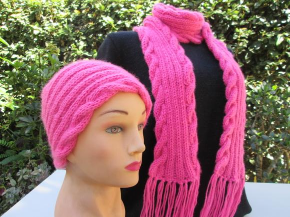 Cachecol e Gorro em Trico  na cor Pink- feito à mão