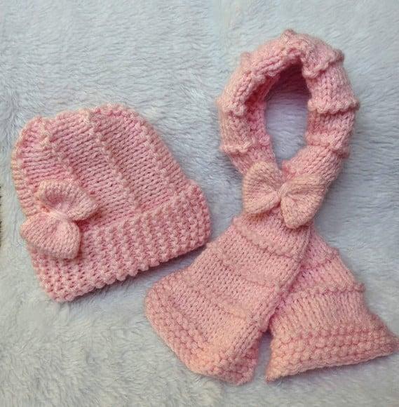 Cachecol e Gorro Infantil em Tricô com Laço -cor rosa - feito ?