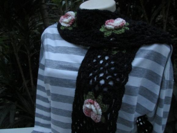 Cachecol em Crochê com Flores.