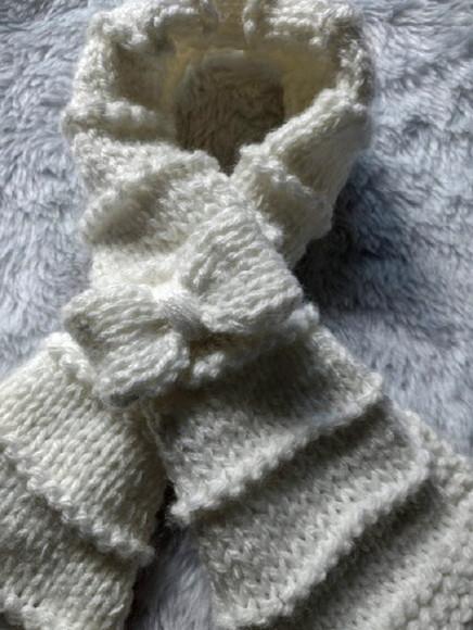Cachecol infantil em tricô com laço - cor natural