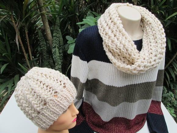 Conjunto Cachecol Maxi Gola e Gorro em Tricô- Off White