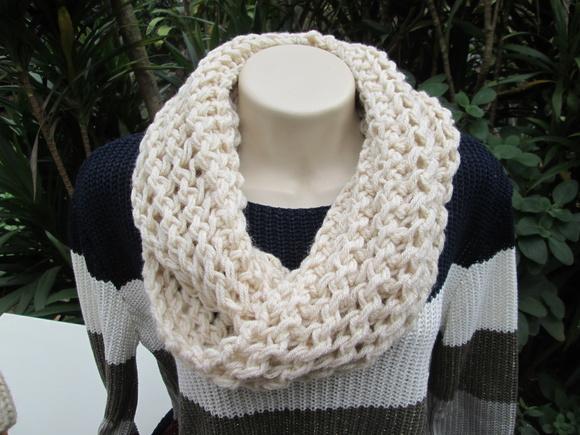 Conjunto Cachecol Maxi Gola e Gorro em Tricô- Off White
