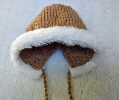 Conjunto Gorro e Sapatinho em Tricô com pelucia para Bebê