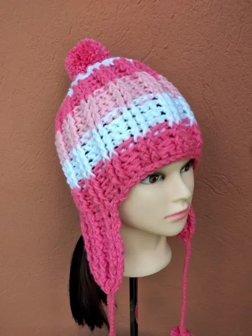 Gorro Infantil de crochê com tapa orelhas e pompom